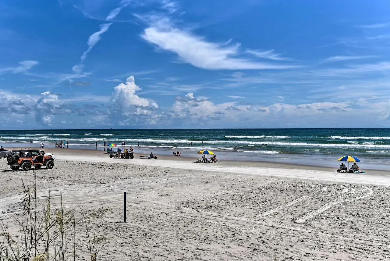 Beachfront Daytona Studio, Close To Parks! Daytona Beach Apartment