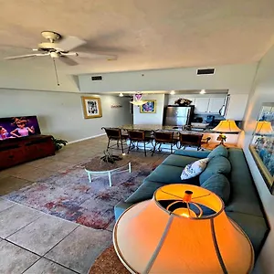 Apartment Penthouse Floor 1 Bedroom Direct Oceanfront Wyndham Ocean Walk - Daytona Funland 1908, Daytona Beach